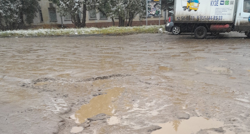 Торчащий штырь: опасность на подходе к бывшему мясокомбинату в Калуге