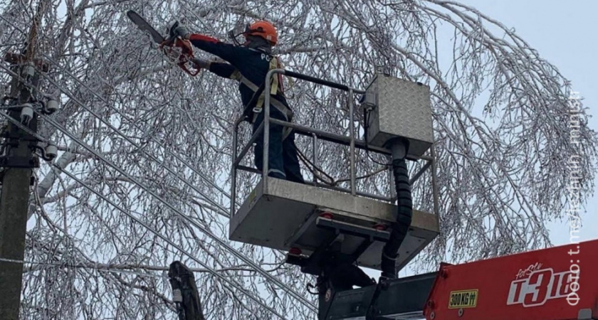 В Калужской области устраняют последствия ночной метели