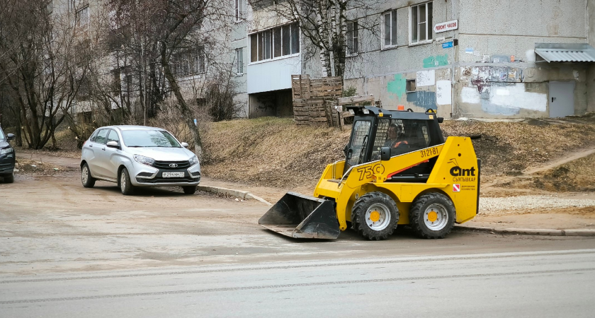 В Калуге завершается удаление пней после ликвидации деревьев