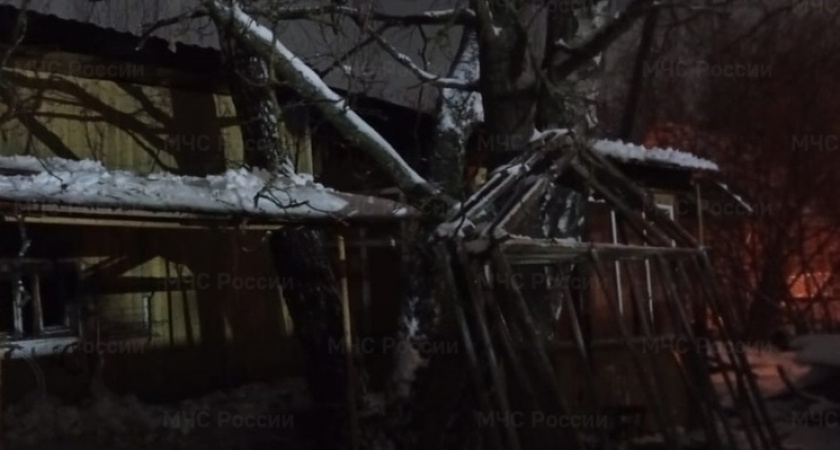 В дачном посёлке Калужской области вспыхнул пожар 