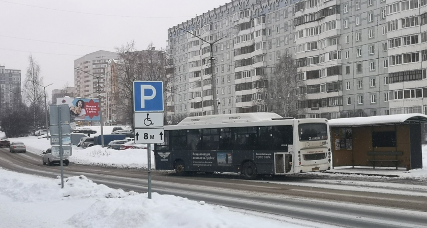 18 пассажиров были вынуждены идти пешком по трассе после поломки автобуса в Калужской области