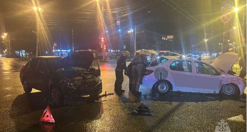 В Калуге на Московской в ДТП пострадали три человека 