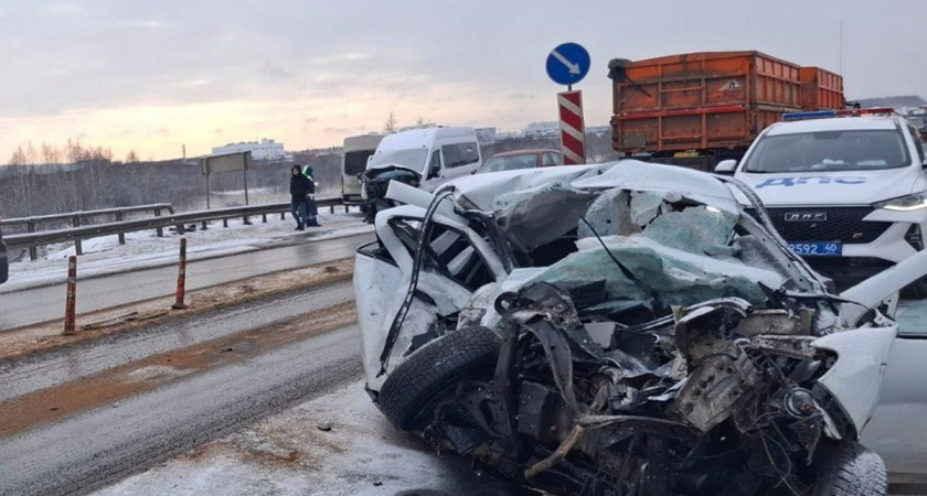 В ДТП с двумя микроавтобусами в Калужской области погиб человек