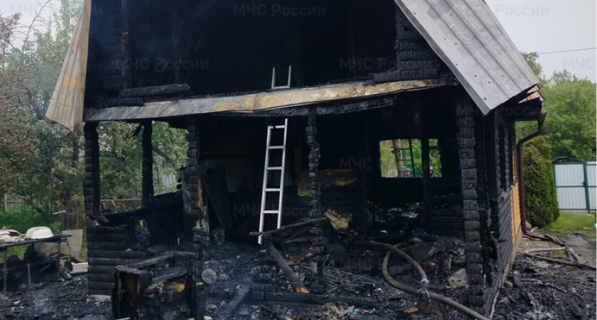 Калужские пожарные успели спасти пенсионерку, готовившую завтрак