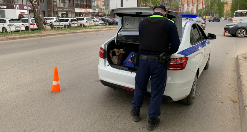 ГАИшник требует немедленно открыть капот автомобиля? Вот что нужно сказать и уехать - маленькая хитрость