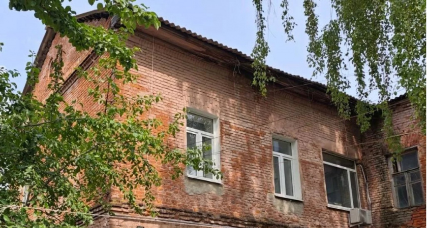 В Калуге возбуждено дело о халатности после обрушения потолка в аварийном доме
