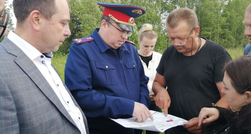 Без дорог и воды: глава калужского СК взял на контроль ситуацию в деревне Лихун после жалоб многодетных семей