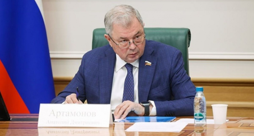 Сенатор Артамонов предложил перераспределить 2 триллиона рублей бюджета на массовый спорт и оборону