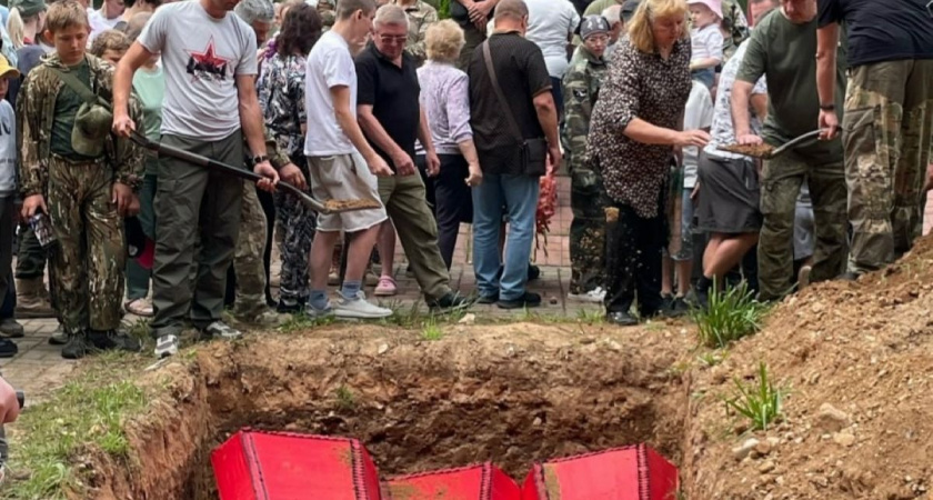 В Калужской области предали земле останки 70 бойцов Красной Армии, найденных поисковиками