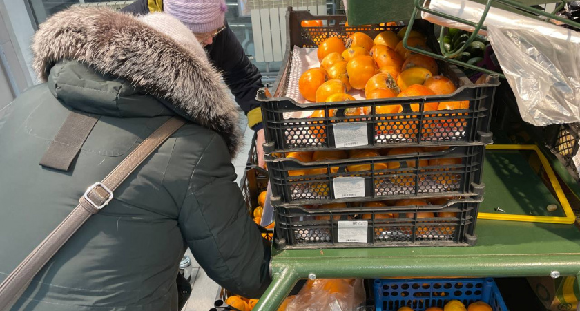 Для чего продавцы Магнитов и Пятёрочек забирают себе из ящиков с бананами маленькие незаметные пакетики