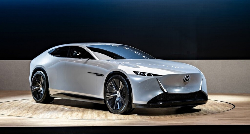 Mazda показала новинку — купе с роторным двигателем, длиной свыше 5 м, мощностью 510 л.с. и эффектным дизайном.