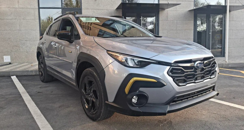 Продаётся кроссовер Subaru Crosstrek от дилеров с гарантией 3 года, полным приводом и атмосферным двигателем.