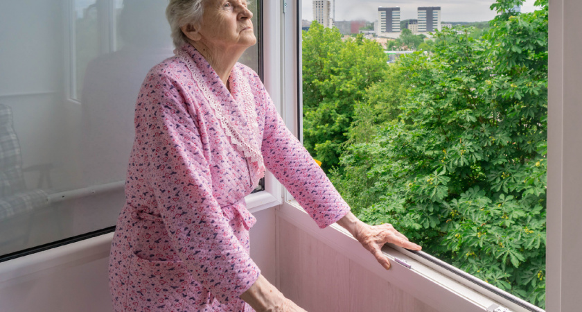 Соседка жалуется: сносим балкон?