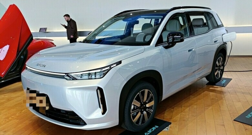 Два новых китайских бренда выходят в Россию: премиальный седан и кроссовер