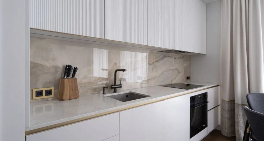 Возвращаем блеск кухонному фартуку за минуту без усилий