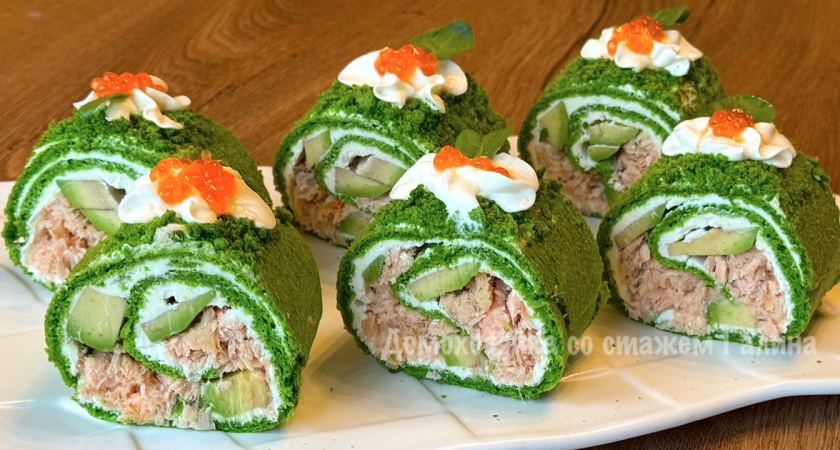 Праздничный рулет покорит даже противников мучного