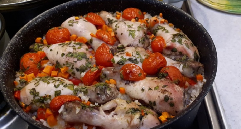 Готовим курицу с рисом в духовке: ужин без хлопот