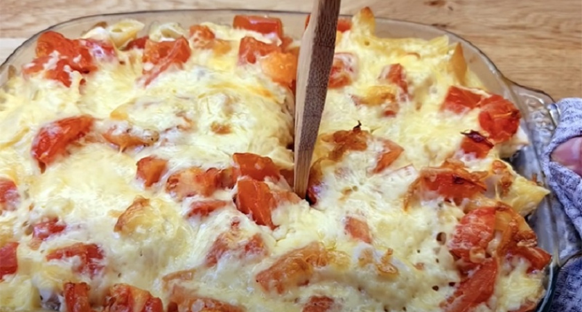 Готовим запеканку из макарон и курицы в сметанном соусе для всей семьи