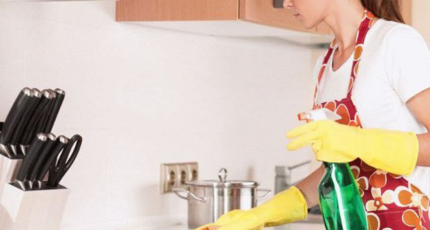 Уксус против жира: чистим кухню без химии