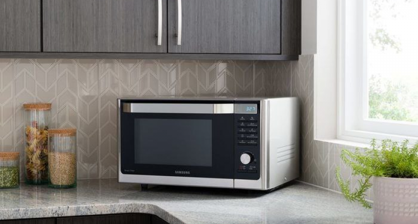 Чистим микроволновку за 15 минут без усилий