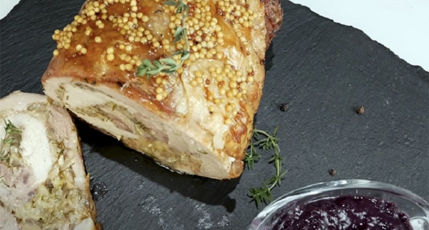 Готовим мясной рулет с грибами и сыром для всей семьи