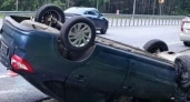 В Калуге перевернулся автомобиль: несколько человек получили травмы