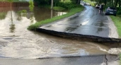 В Калужской области из-за сильных ливней размыло дорогу 