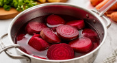 Свекла оставляет 50% вкуса в кастрюле с водой: вот как правильно ее готовить — вкуснее, проще и без варки