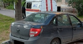 Велосипедист врезался в припаркованный автомобиль в Калужской области